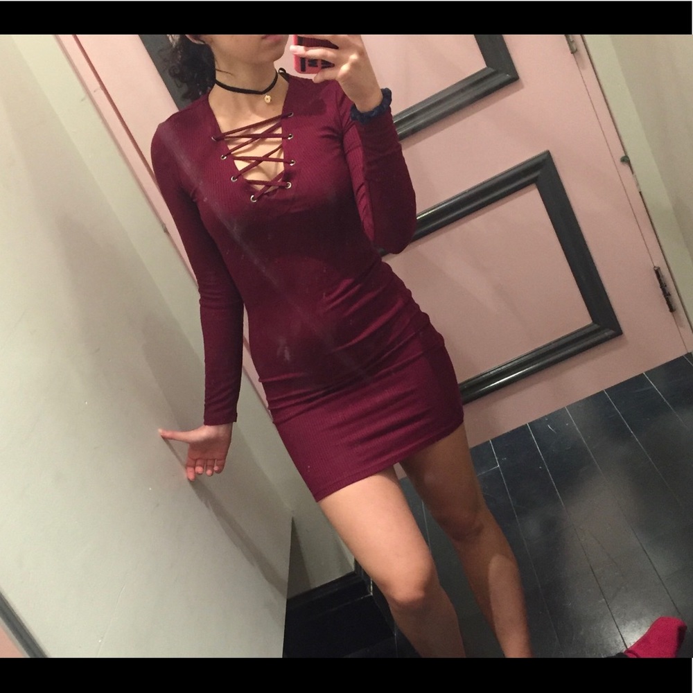 Burgundy long sleeve body-con dress